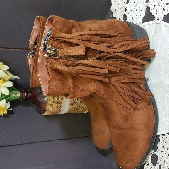 qupid fringe brown booties size 6.5 - Picture 3 of 8